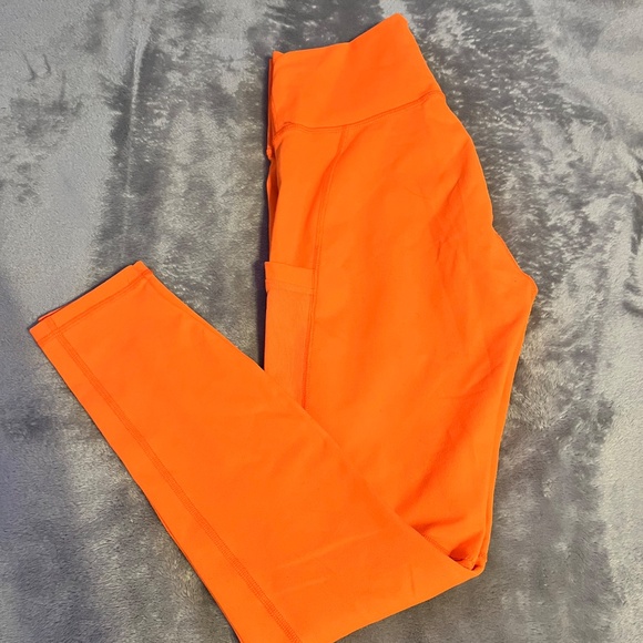 Fabletics workout set - Picture 3 of 4